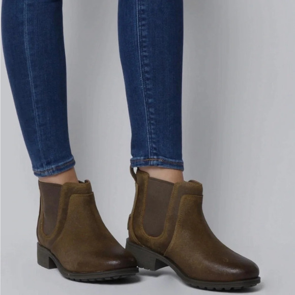 UGG Women's  Bonham Waterproof Leather Chelsea Boots, Size 6 - Picture 1 of 9
